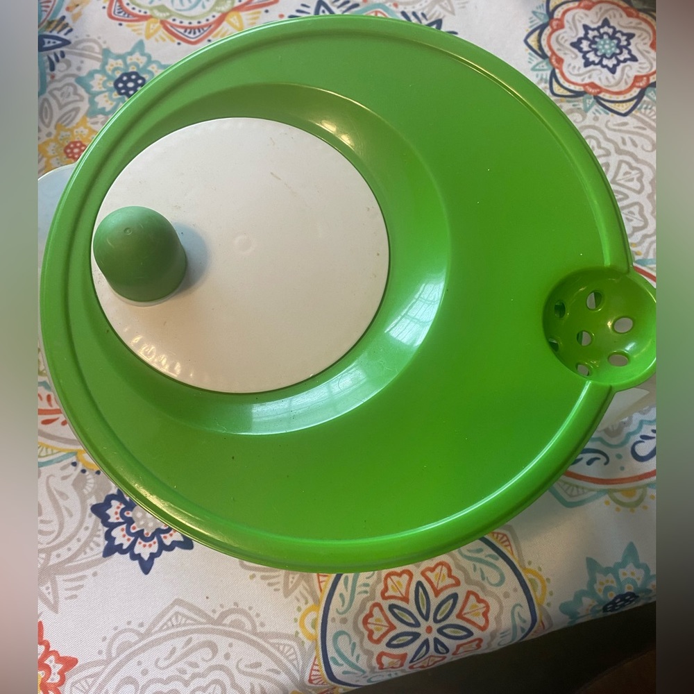 Large salad spinner